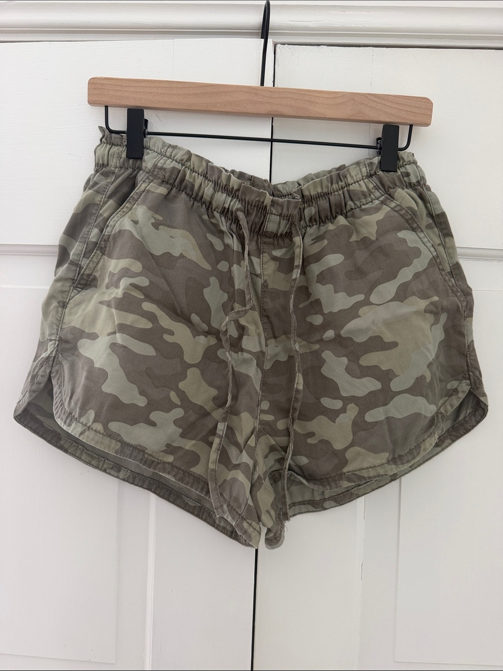 American Eagle Outfitters Camo Elastic-Waist Shorts - Olive Camo